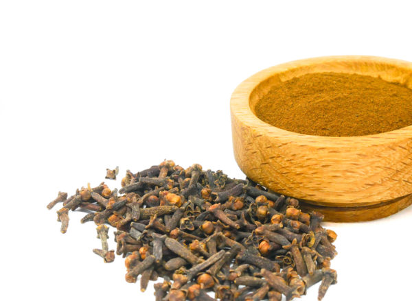 Whole and ground Cloves from the Natural Spot